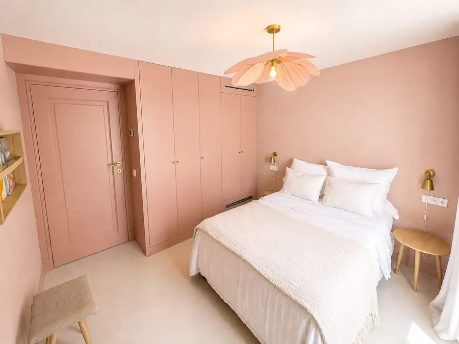 Chambre 03 wardrobe
