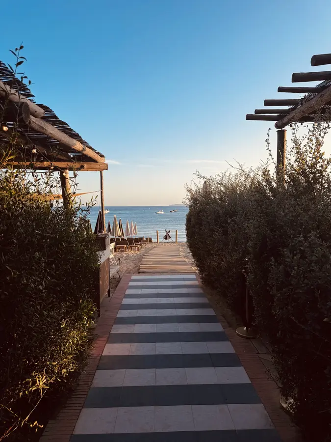 Lilly Beach Bar