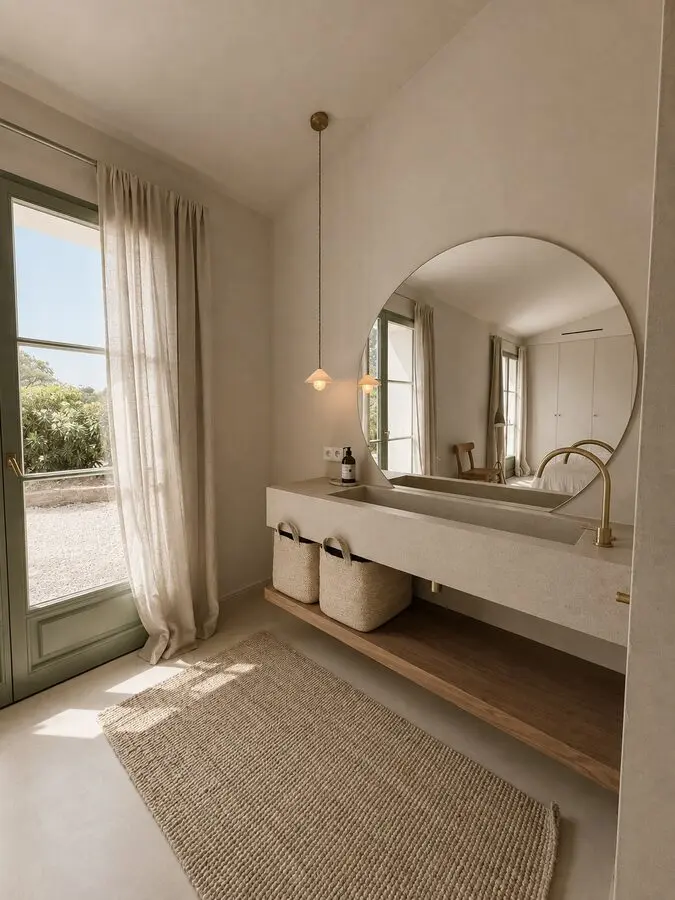 Master bedroom I ensuite bathroom