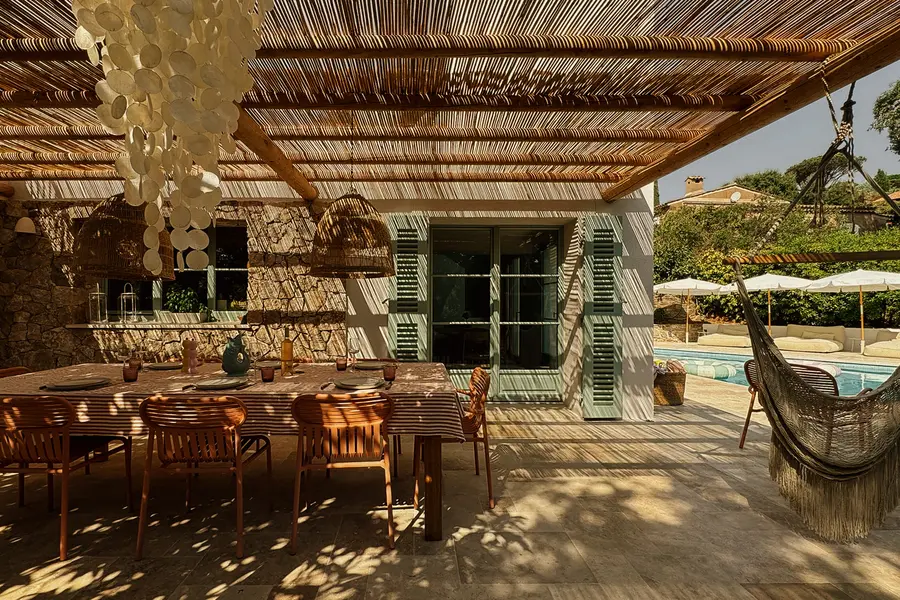 Pergola dining