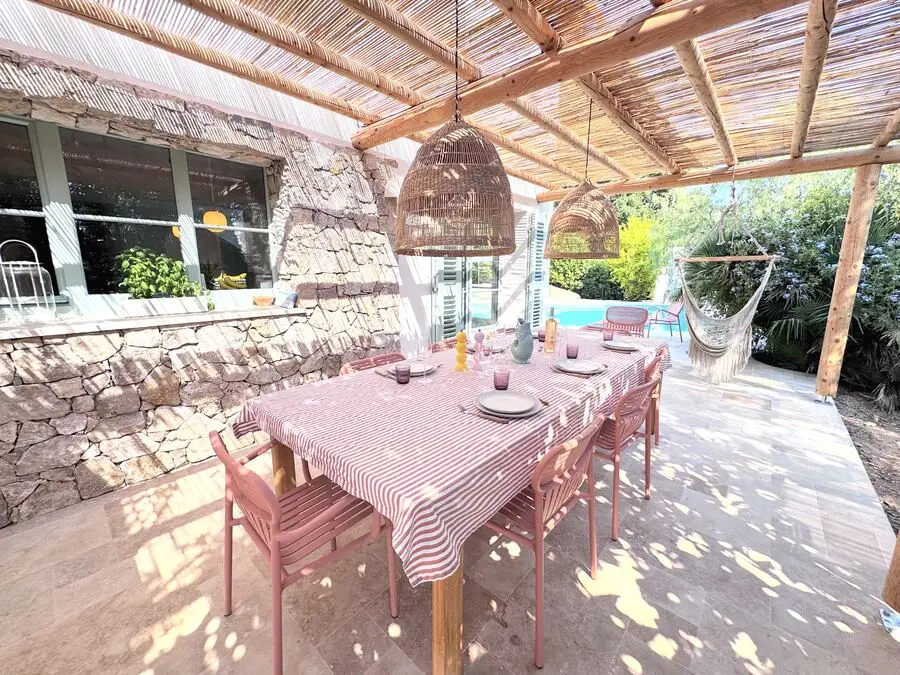 Pergola dining